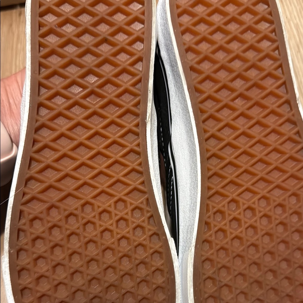 Vans Classic Black and White Slip-Ons, NEW - Picture 6 of 11